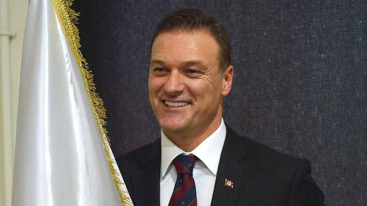 TİP Milletvekili Ahmet Şık'ı yumruklayan Alpay Özalan, 27. ve 28. Dönem AK Parti İzmir milletvekili