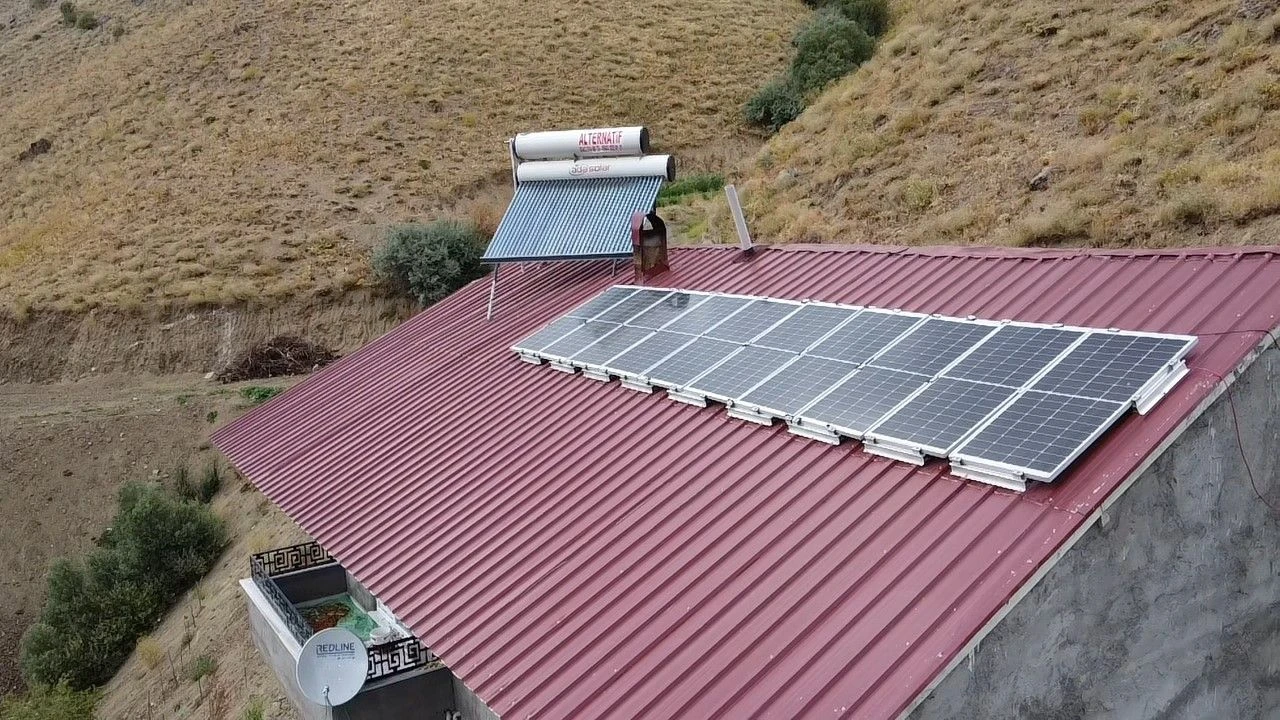 10 yıldır elektrik faturası ödemiyor! Ailesiyle beraber tek başına Hakkari dağlarında yaşıyor - 5. Resim