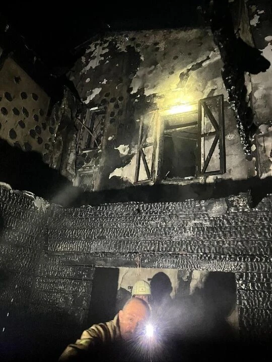 Aras Bulut İynemli'ye yangın şoku! Villası küle döndü - 2. Resim