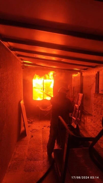 Aras Bulut İynemli'ye yangın şoku! Villası küle döndü - 3. Resim