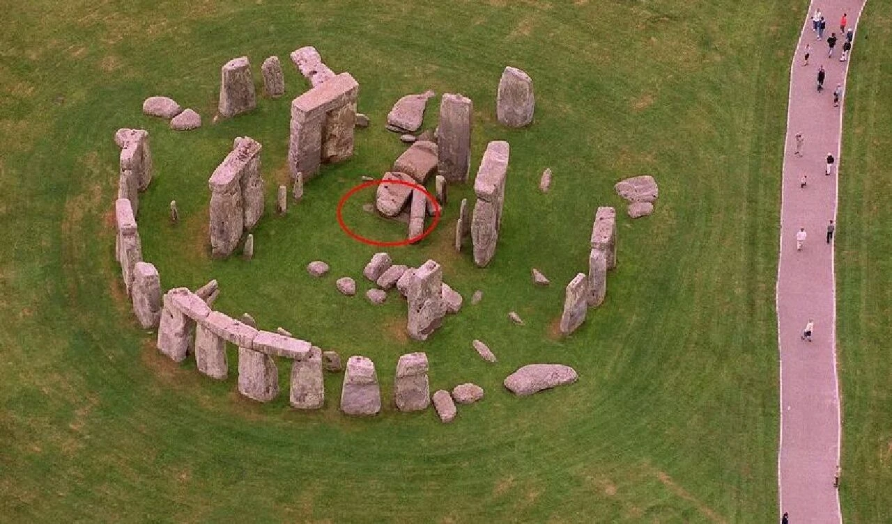 Arkeologlar şokta! Stonehenge'in kalbindeki ikonik taş 4500 yıl önce 708 km taşındı