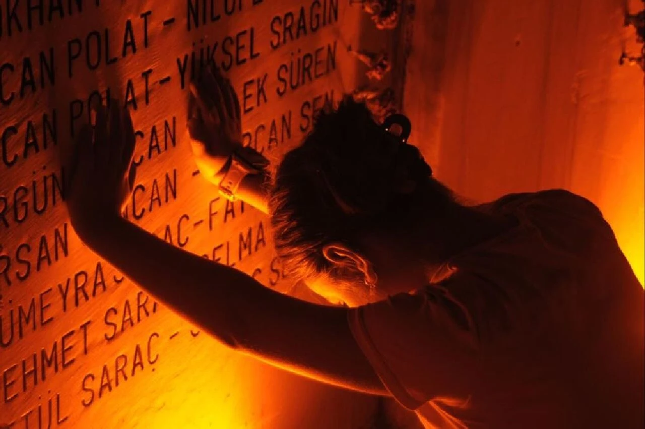 Çeyrek asır geçti acılar hala taze! 17 Ağustos Marmara depreminde hayatını kaybedenler unutulmadı - 6. Resim