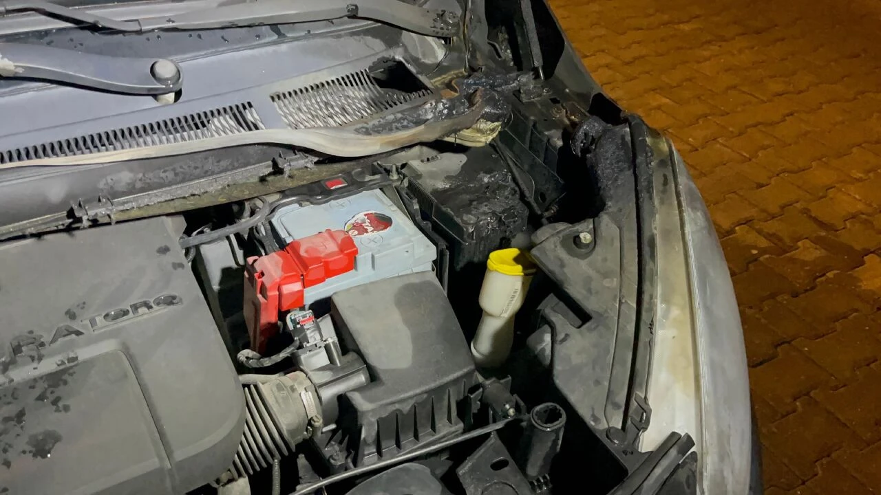 Dört gün arayla otomobile ikinci kez benzin döküp yakmaya çalışanlar kameraya yakalandı