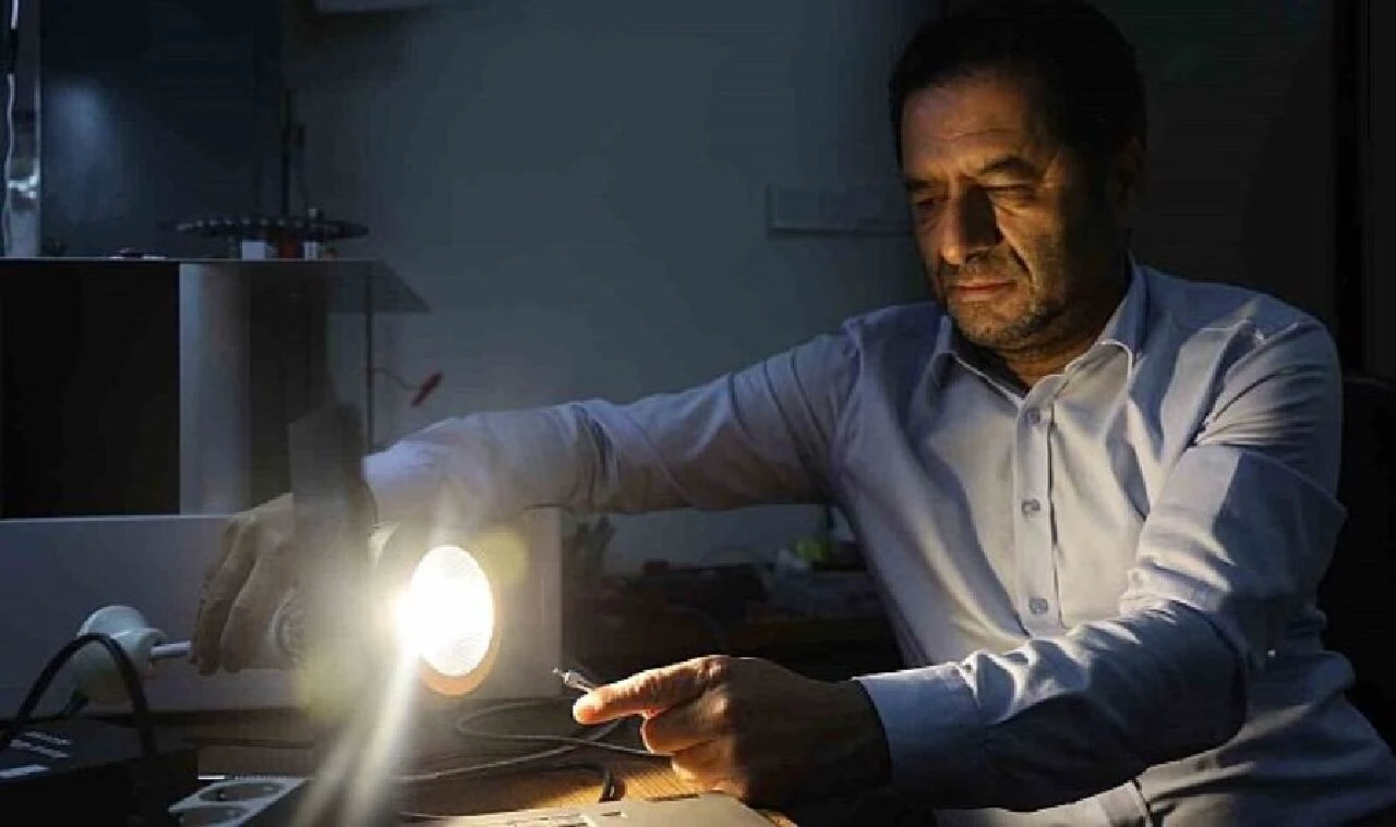 Einstein'ın 119 yıllık teorisini ispatlamıştı! Türk profesör yüzyılın teknolojisini yaptı: Güneşsiz tarım başlıyor
