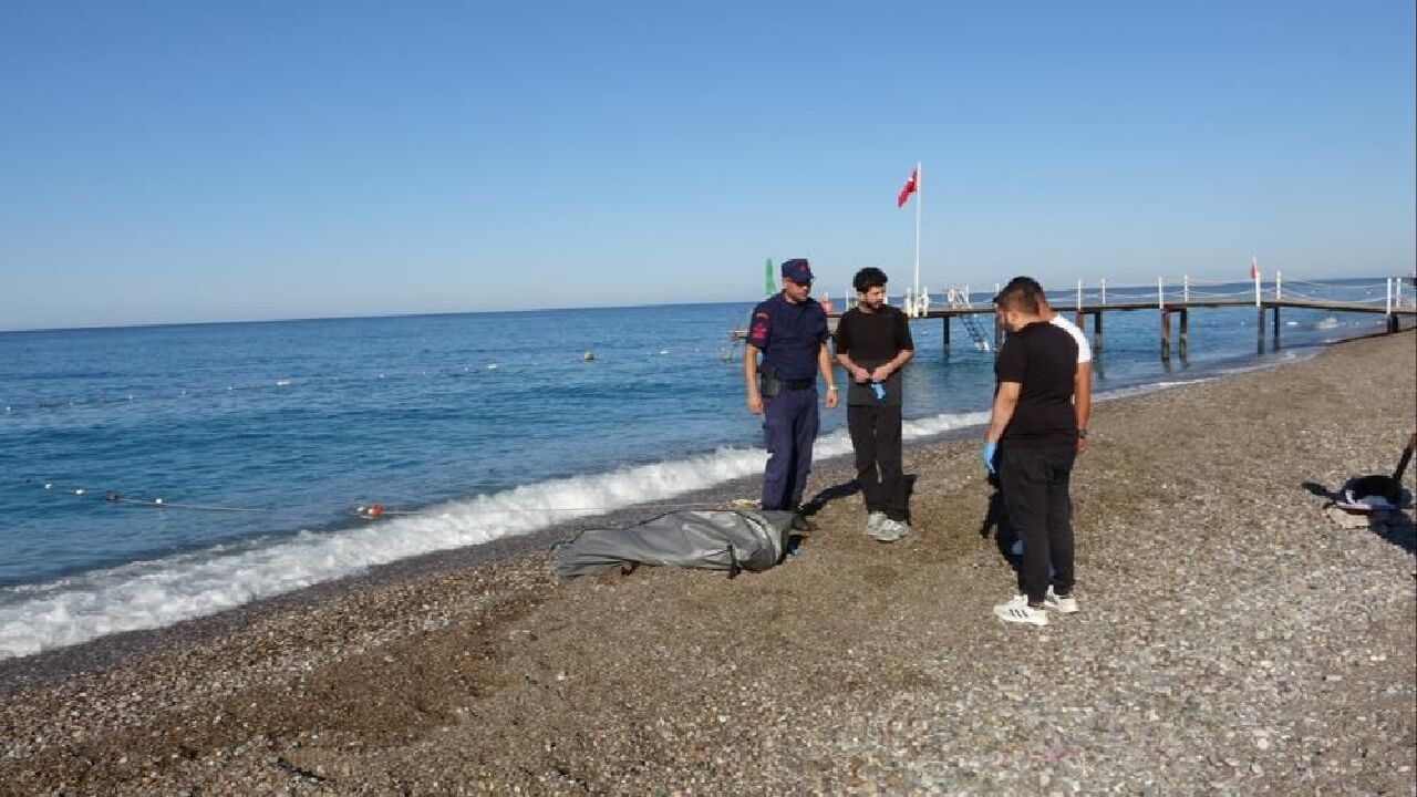 Manavgat sahilinde kahreden görüntüler! Karaya ceset vurdu - 1. Resim