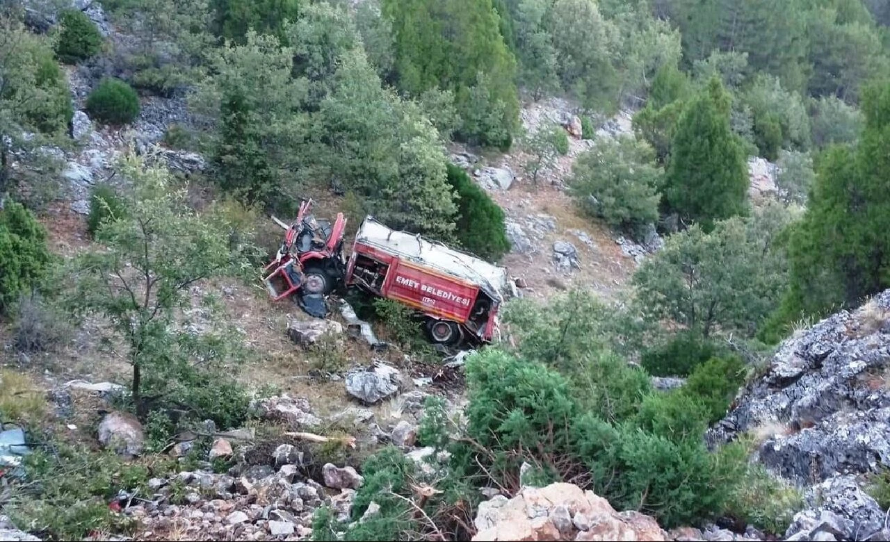 Orman yangınından dönen arazöz takla attı - 1. Resim