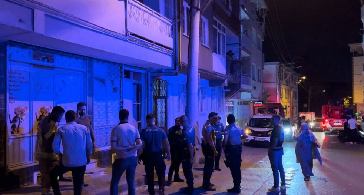 Patlayan benzin bidonu mahalleyi uyandırdı! Duyanlar deprem oldu sandı - 2. Resim
