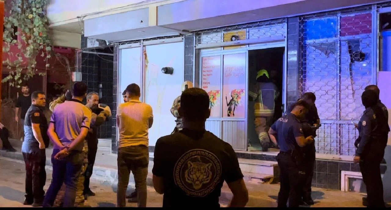 Patlayan benzin bidonu mahalleyi uyandırdı! Duyanlar deprem oldu sandı - 1. Resim