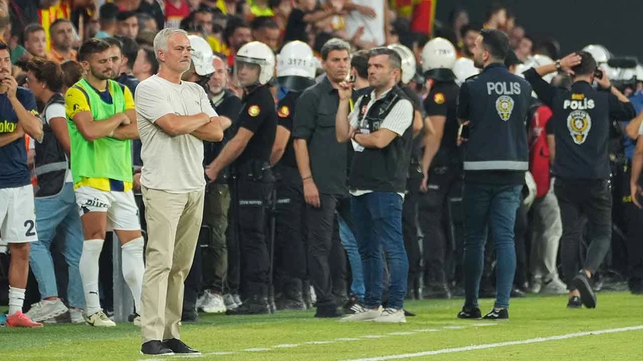 Fenerbahçe'de Mourinho maç sonu sert konuştu: Sakatlık taklidi yapmaları gerekiyor - 3. Resim
