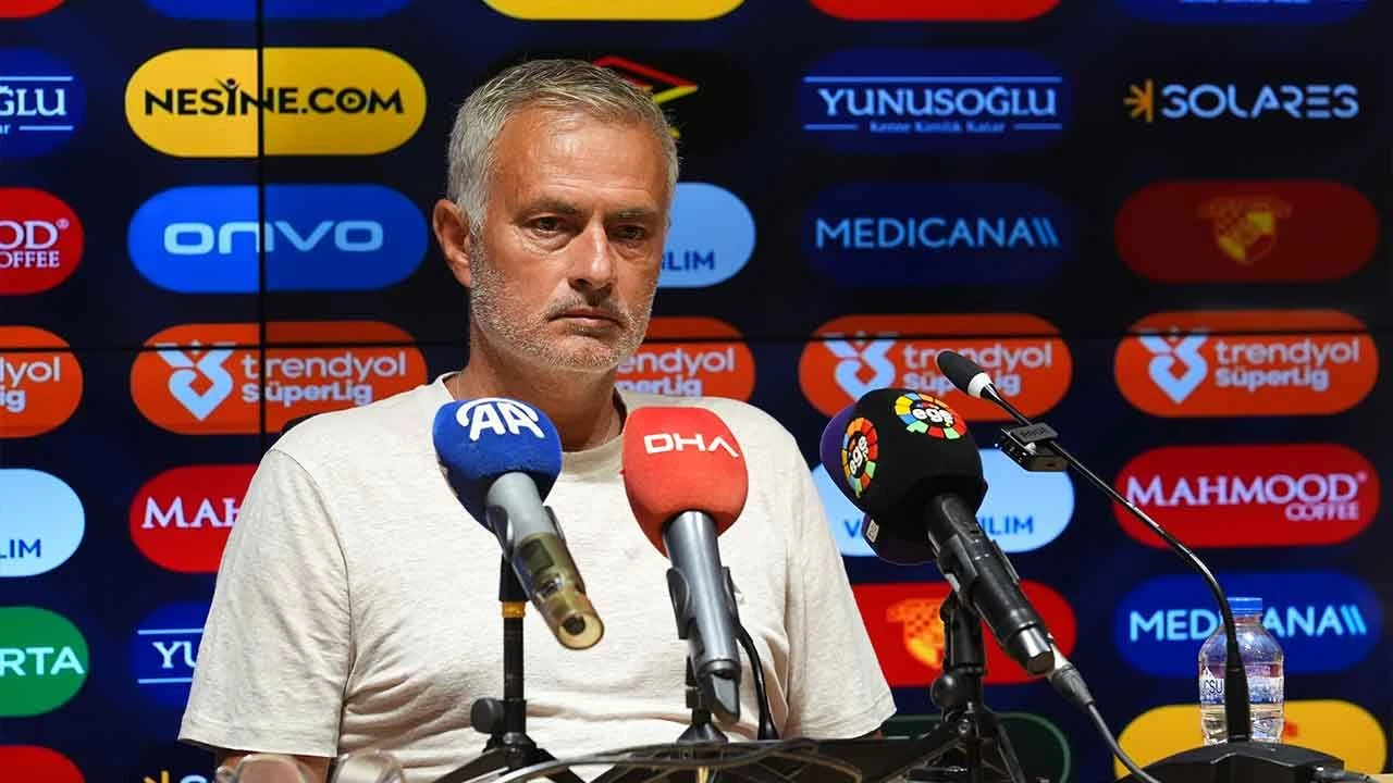 Fenerbahçe'de Mourinho maç sonu sert konuştu: Sakatlık taklidi yapmaları gerekiyor - 1. Resim