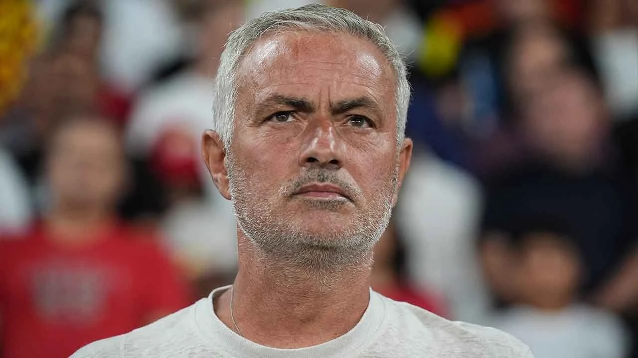 Fenerbahçe'de Mourinho maç sonu sert konuştu: Sakatlık taklidi yapmaları gerekiyor - 2. Resim