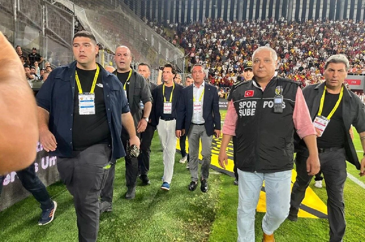 Göztepe’den Fenerbahçe maçında yaşanan olaylarla ilgili ilk açıklama! “Göztepe’nin hakkını koruyacağız…” - 5. Resim