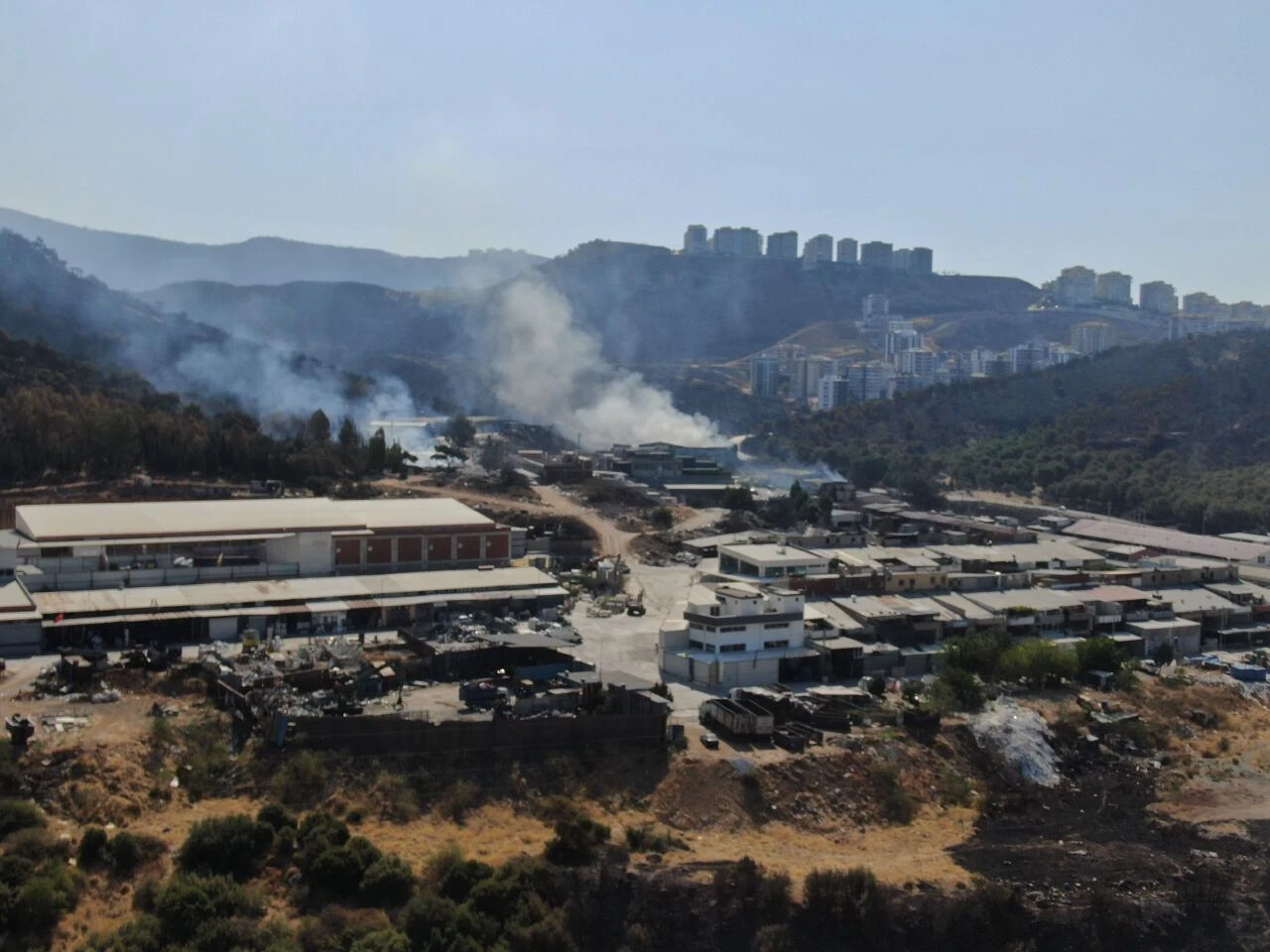 İzmir'de yanan bölgenin havadan görüntüleri yürek sızlattı - 1. Resim