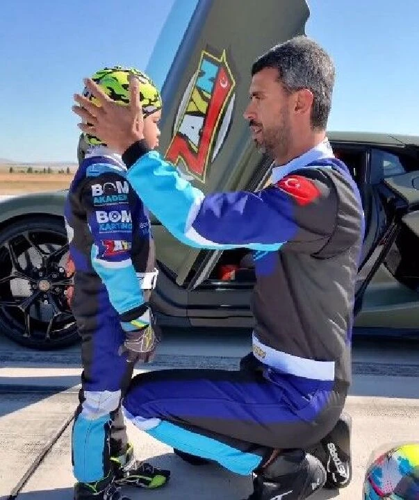 Kenan Sofuoğlu'nun oğlu Zayn, artın dünyanın en hızlısı: Lamborghini ile 312  km hıza ulaştı