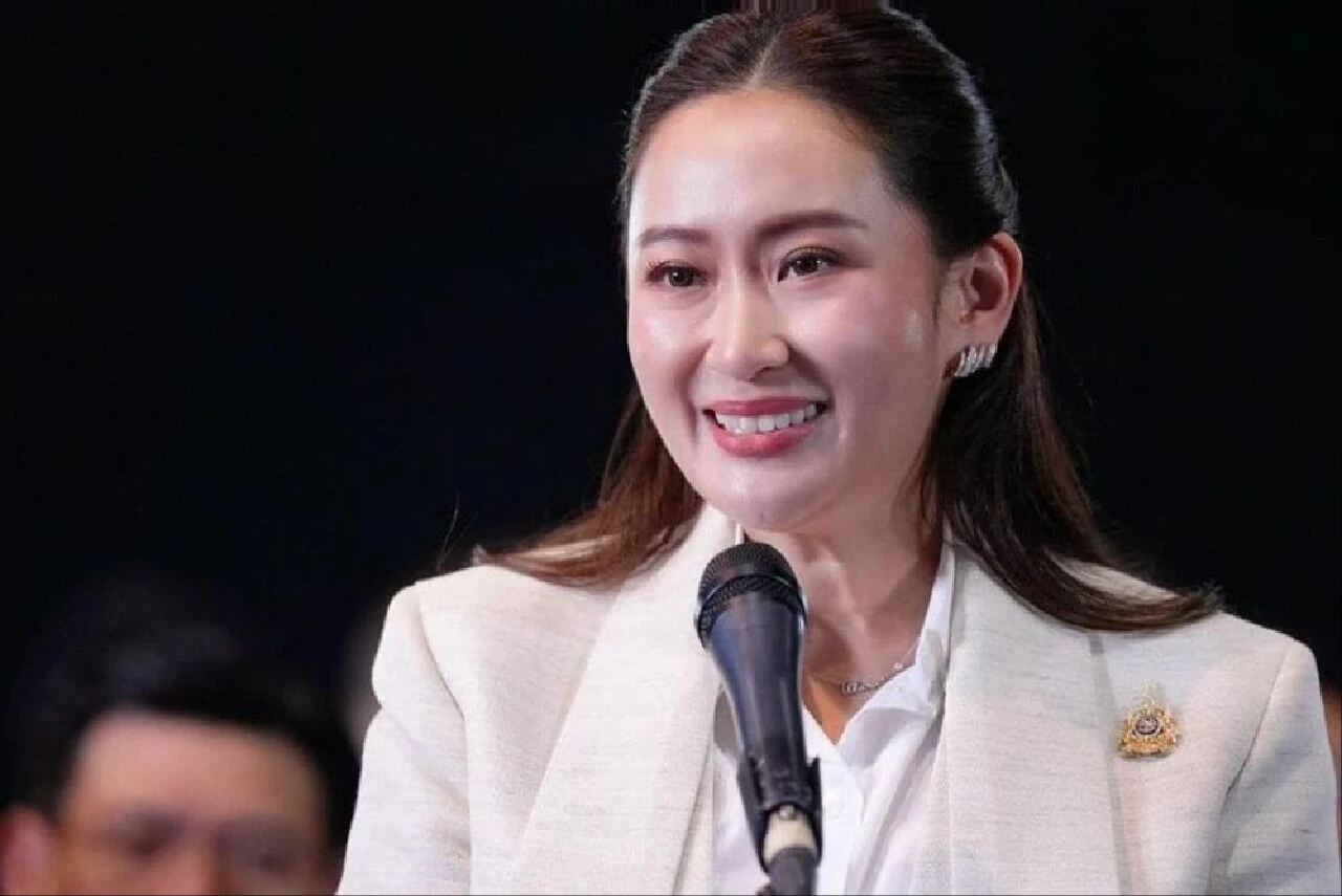 Tayland'ın en genç Başbakanı Paetongtarn Shinawatra koltuğuna oturdu - 3. Resim