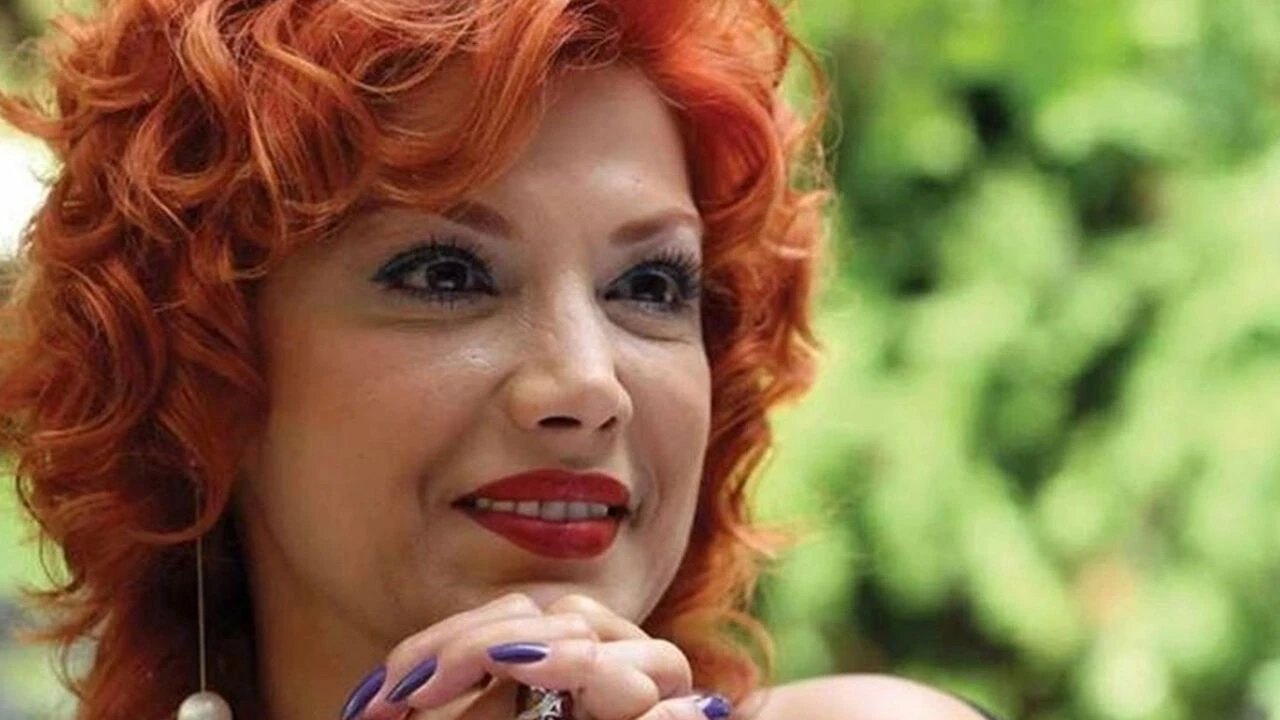 Ayşenur Yazıcı böbreklerinden yaşadığı sorun nedeniyle yoğun bakıma alındı - 1. Resim