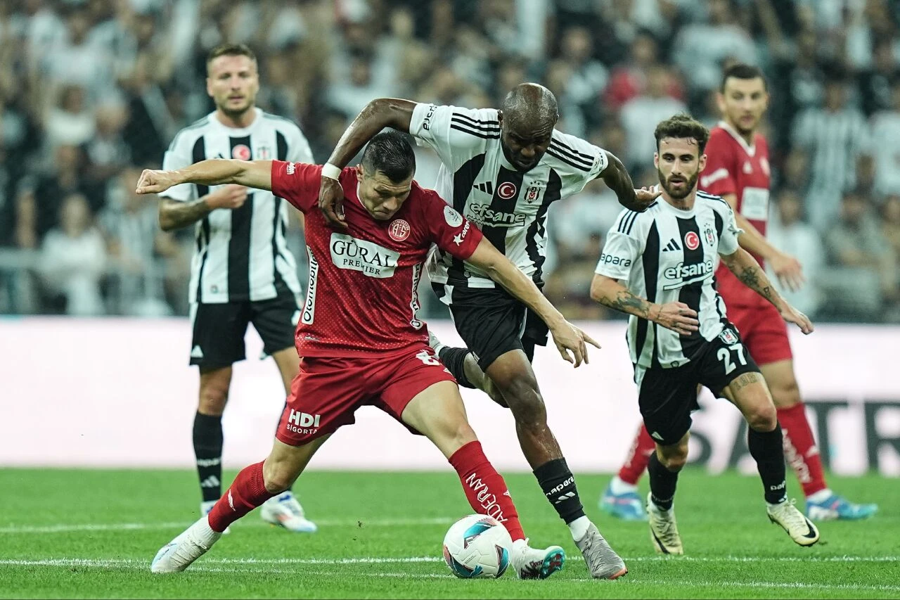 Beşiktaş'ın yeni transfer Emirhan Topçu maça damga vurdu! - 1. Resim
