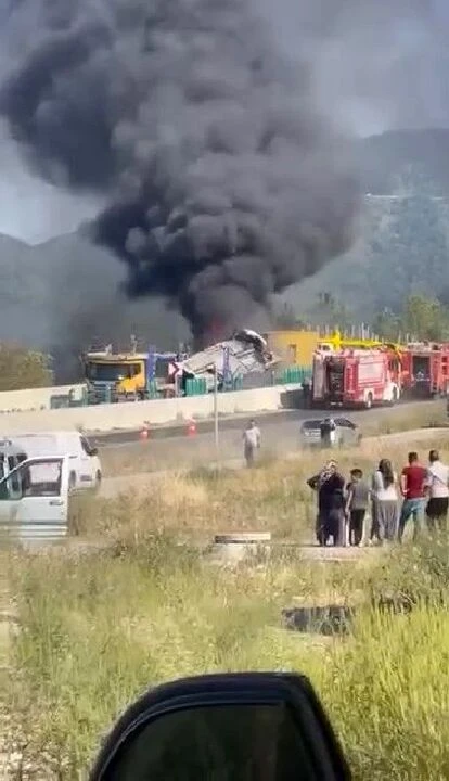 Bolu Dağı'nda 7 kişinin yaralandığı kaza nedeniyle İstanbul yönü ulaşıma kapandı - 4. Resim
