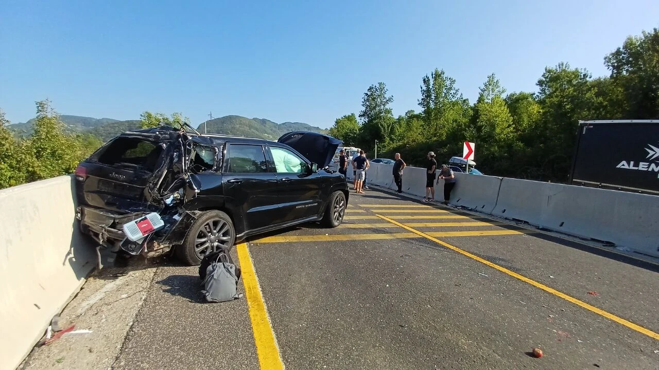 Bolu Dağı'nda 7 kişinin yaralandığı kaza nedeniyle İstanbul yönü ulaşıma kapandı - 2. Resim