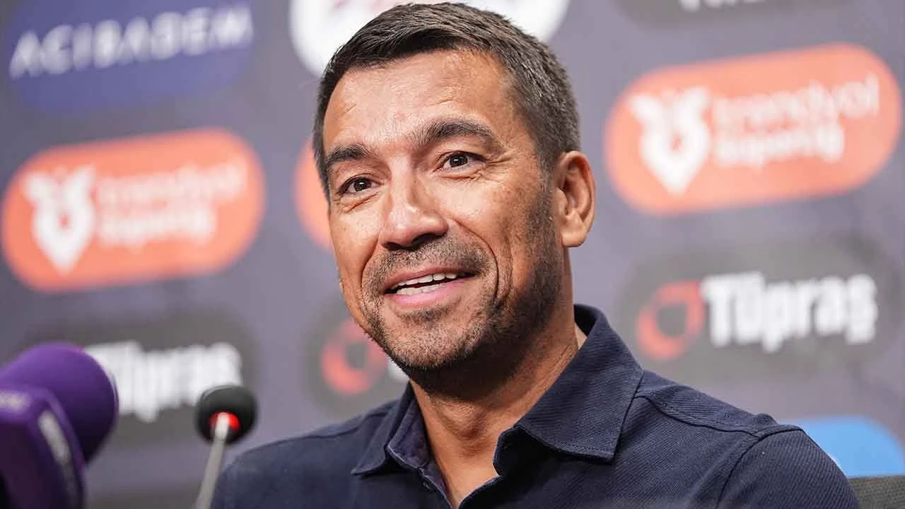 Bronckhorst'tan 4-2'lik skor sonrası açıklama: Gösterdiğimiz reaksiyondan mutluyum - 1. Resim