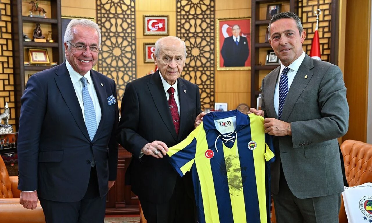 Göztepe maçında yere düşürülmüştü! Ali Koç'tan siyaset turu! Önce Özel ardından Bahçeli - 3. Resim