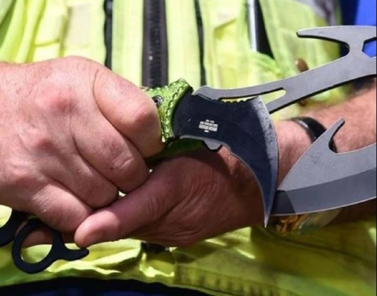 İngiltere'de zombi bıçak ve palalar toplatılıyor: Polise teslim etmeyen yandı