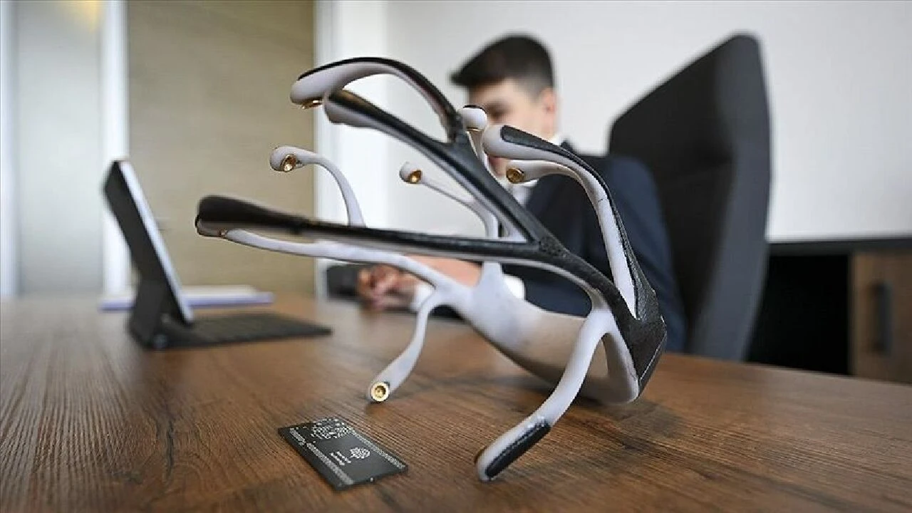 Kim Milyoner Olmak İster yarışmasına katılan Mehmet Ensar Çalışan 15 yaşında şirket kurdu - 2. Resim