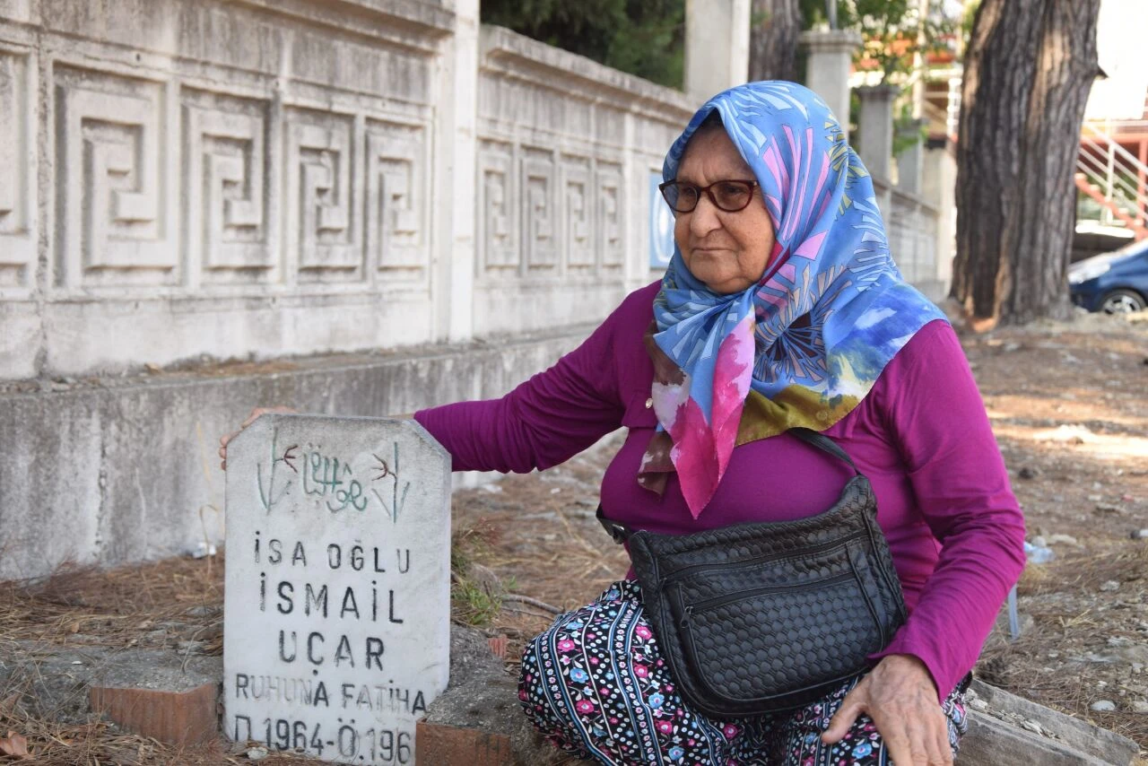 Sahipsiz çocuk mezarının hikayesi yürek yaktı! Mezarı yıllar sonra bulan abla gözyaşlarına boğuldu - 3. Resim