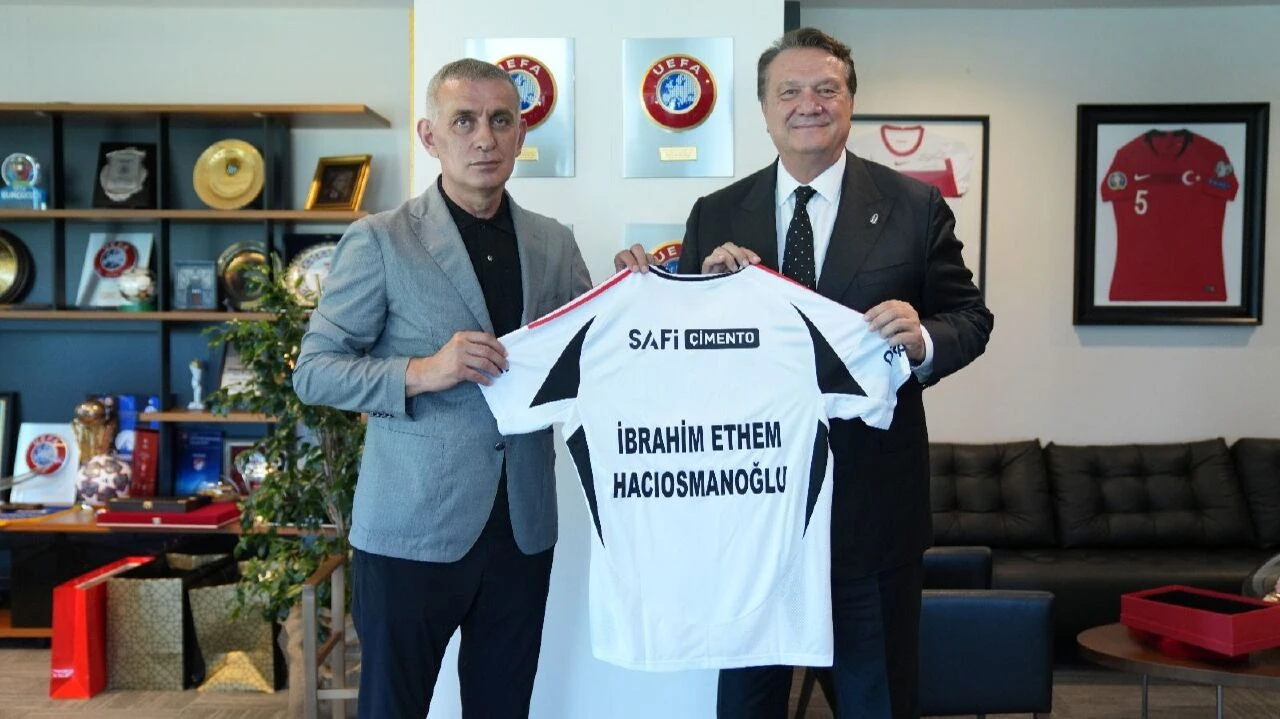 Beşiktaş Başkanı Hasan Arat TFF Başkanı İbrahim Hacıosmanoğlu'nu ziyaret etti! Karşılıklı hediyeleşme gerçekleşti - 2. Resim