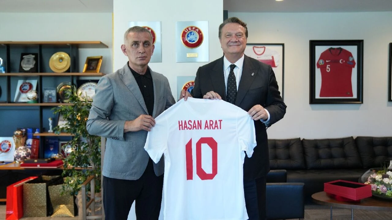 Beşiktaş Başkanı Hasan Arat TFF Başkanı İbrahim Hacıosmanoğlu'nu ziyaret etti! Karşılıklı hediyeleşme gerçekleşti - 3. Resim