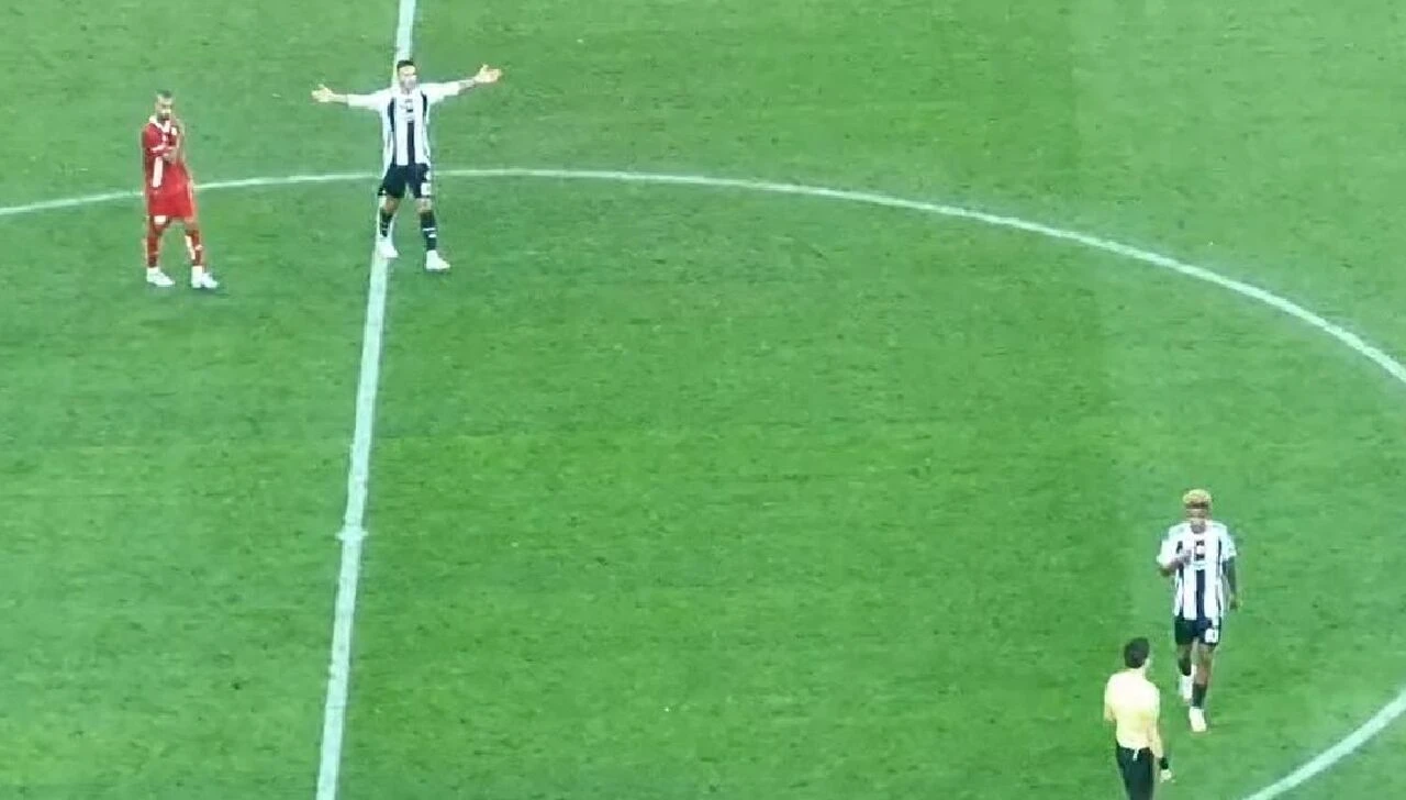 Beşiktaş'ın yeni transferi Emirhan Topçu maça damga vurdu! - 2. Resim