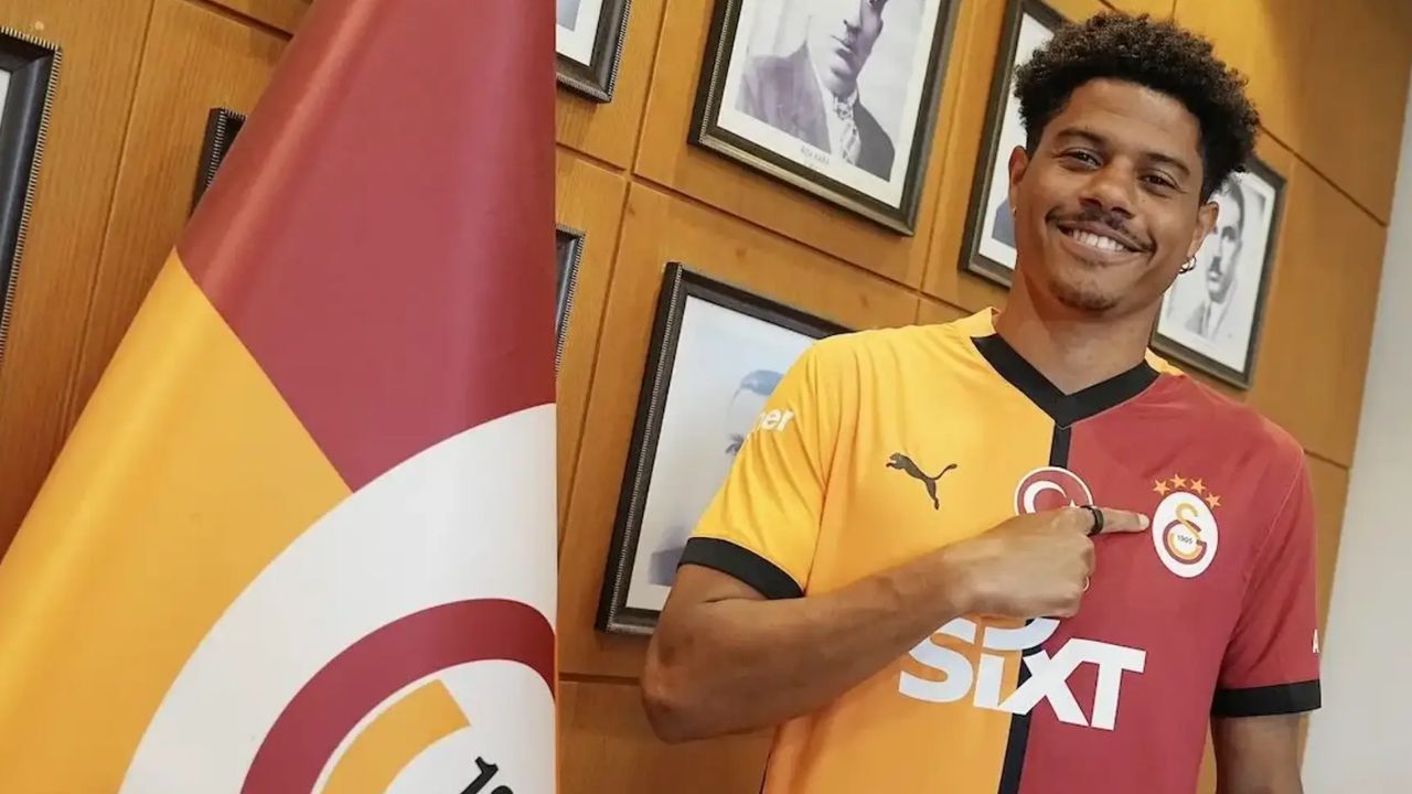 Galatasaray&#039;ın yeni transferi Gabriel Sara, Championship&#039;te Yılın Takımı&#039;na seçildi!