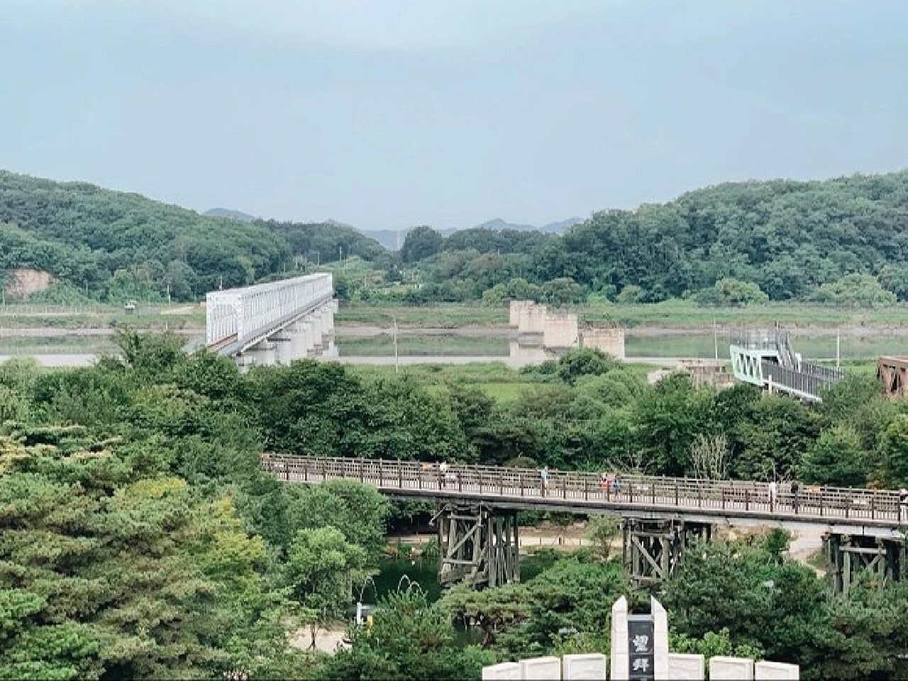 Kuzey Kore'den kaçan kaçana! Kim Jong-un'un 'baş düşman' dediği ülkeye sığınıyorlar - 1. Resim