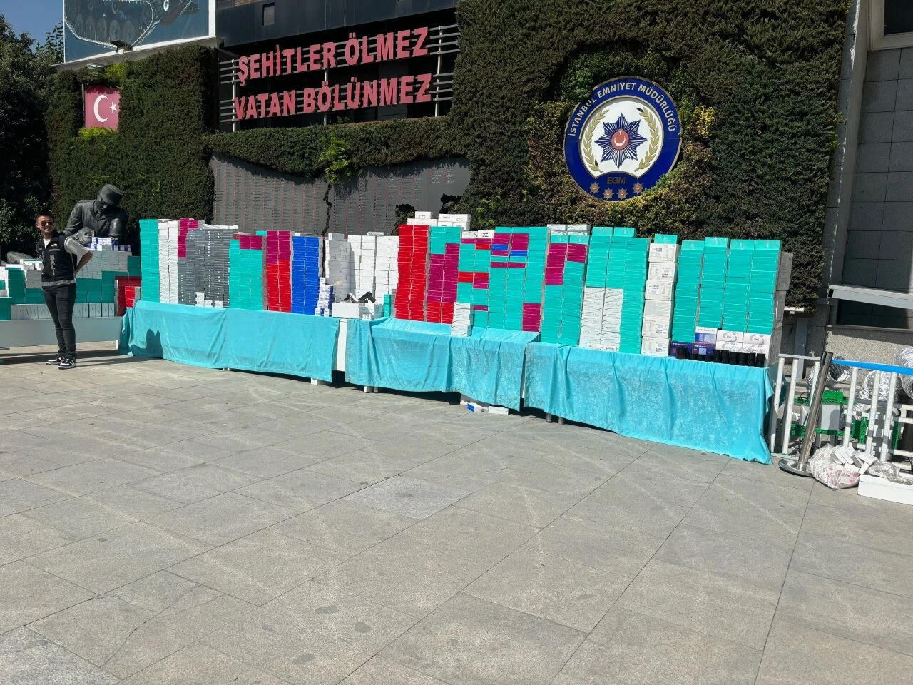 Piyasa değeri yaklaşık 40 milyon TL! İstanbul'da ilaç ve tıbbi cihaz operasyonu - 1. Resim