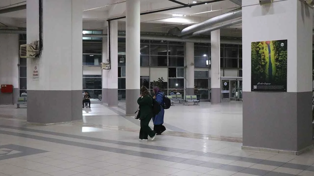 Sakarya terminalinde kriz! Esnaf kepenk kapattı, bilet satışları durduruldu - 2. Resim