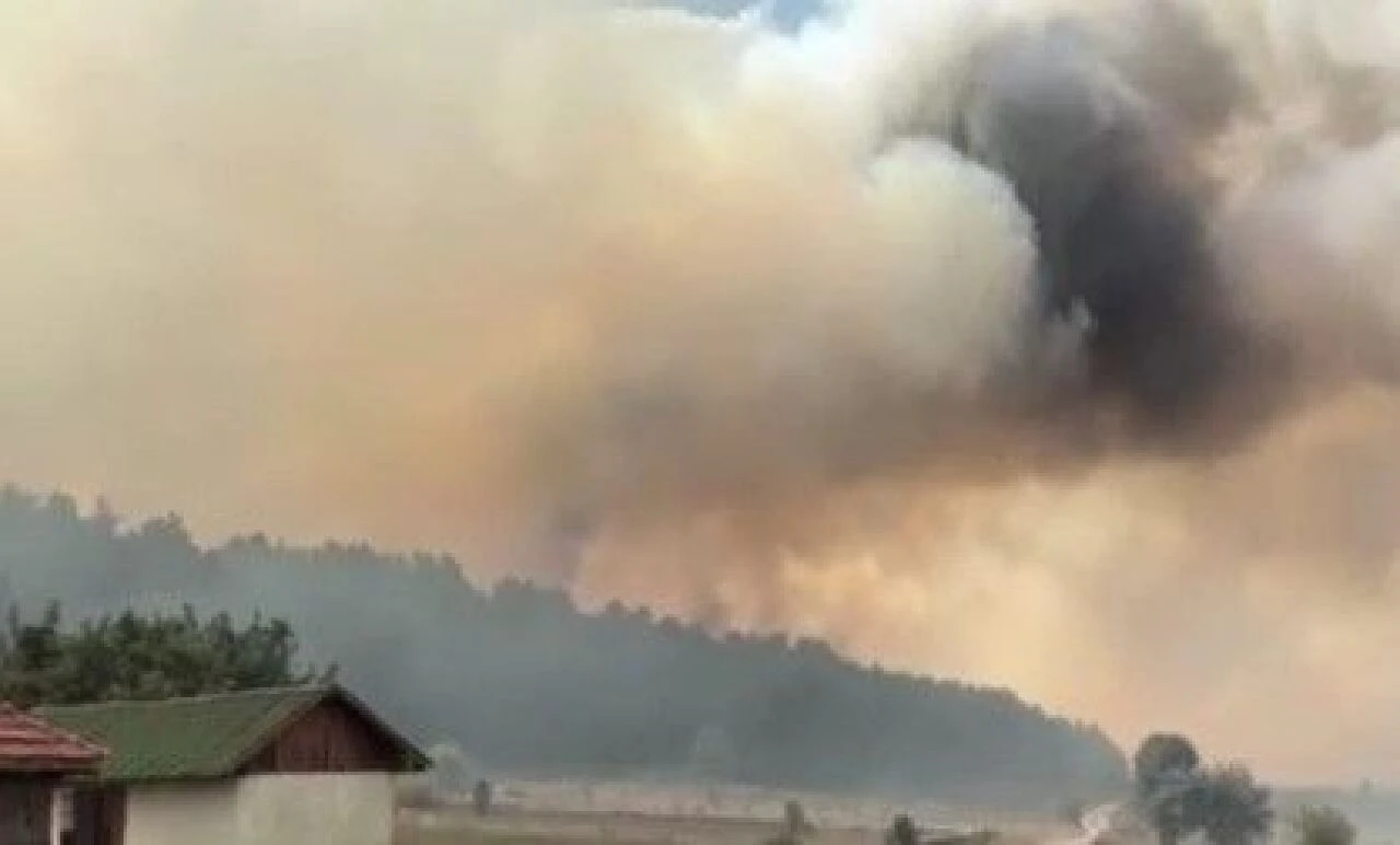 Ankara Kızılcahamam’da yangında söndürme çalışmaları sürüyor - 1. Resim