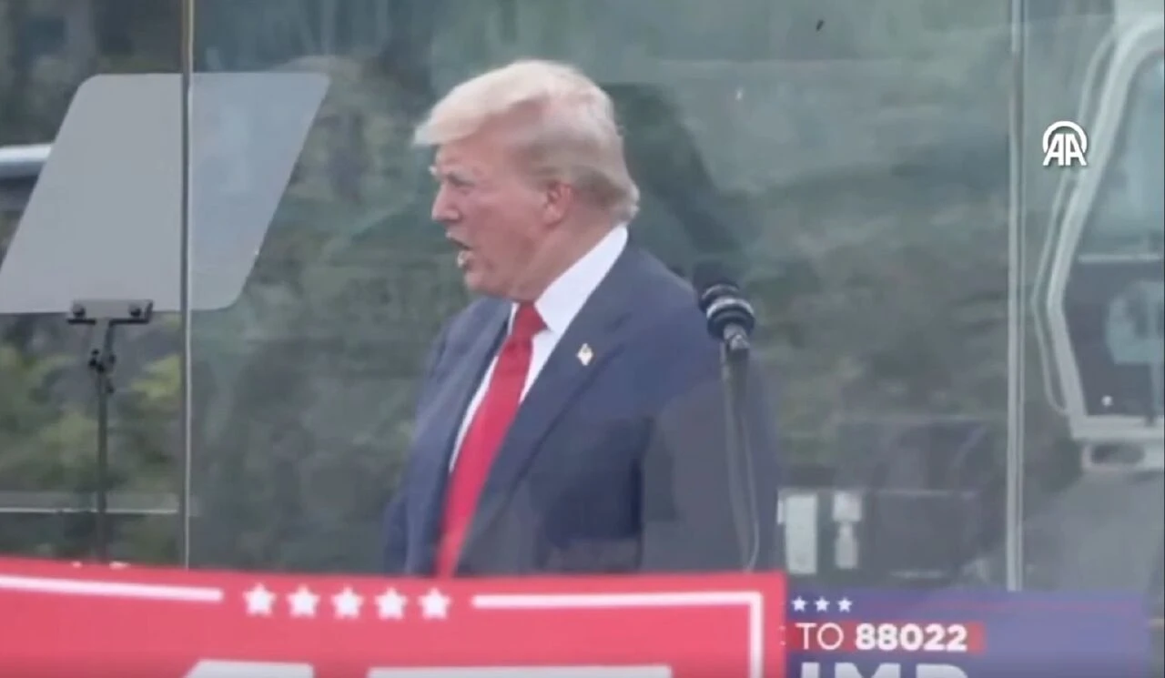 Donald Trump'tan suikast girişimi sonrası ilk miting! Camın ardından vatandaşlara seslendi 