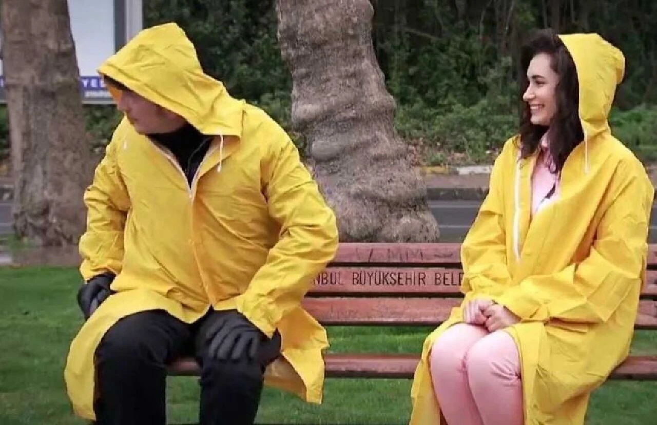 Leyla ile Mecnun oyuncuları Osman Sonant ile Hande Doğandemir'den yıllar sonra aynı poz