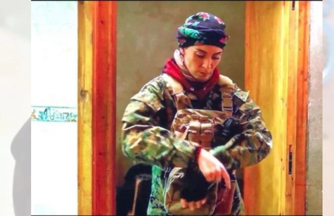 Melis Sözen YPJ’li kadını oynadı! Sosyal medyayı sallamayı başardı - 2. Resim