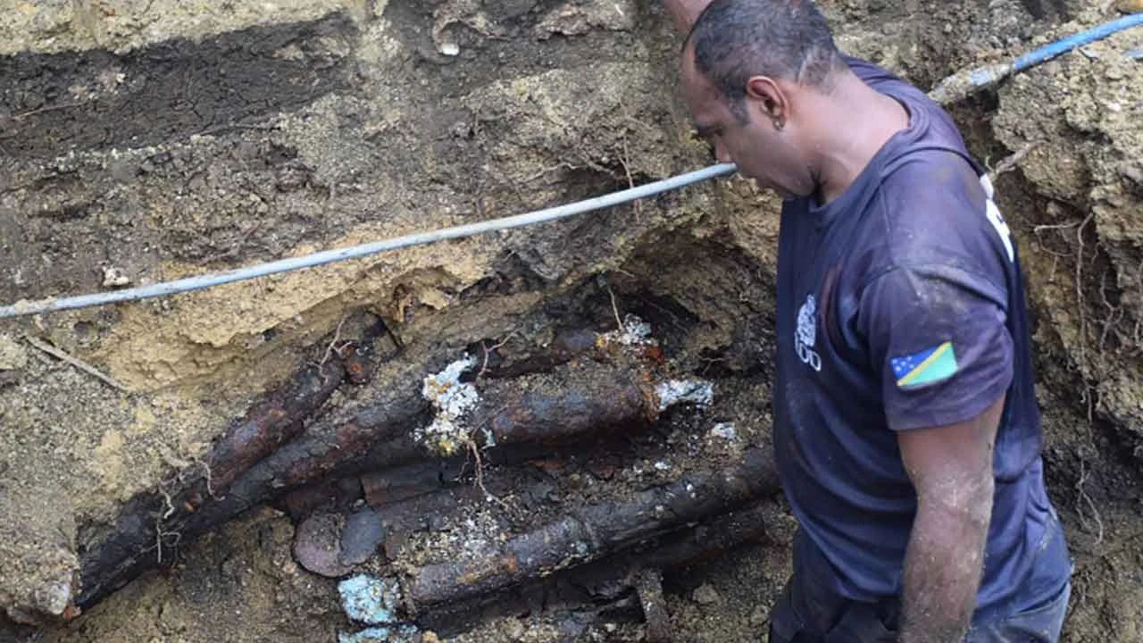 Okul yakınında bomba paniği! 2'nci Dünya Savaşı'ndan kalma 200'den fazla patlamamış halde bulundu - 1. Resim