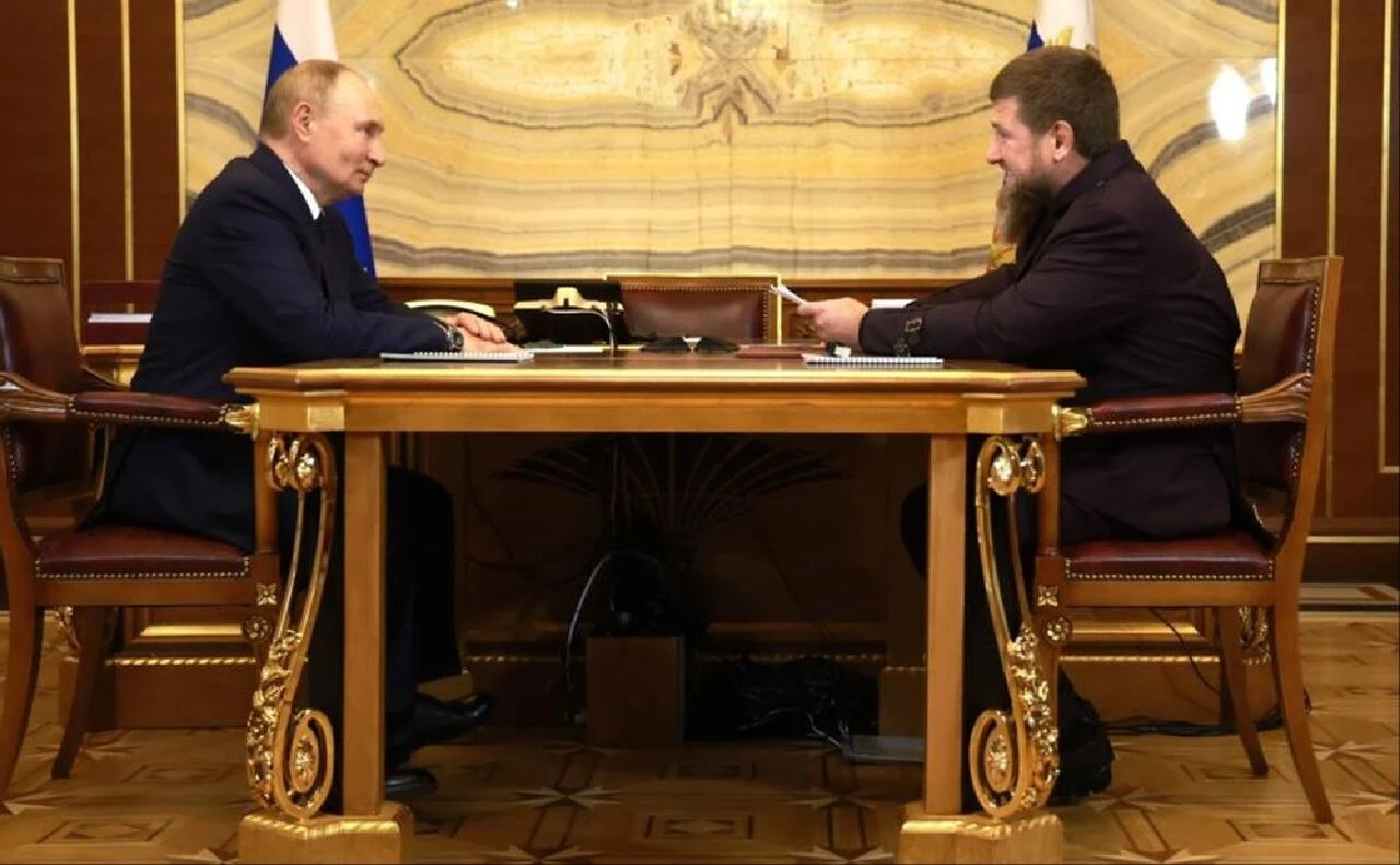 Rus lider Vladimir Putin 13 yılın ardından Çeçenistan'da: Kadirov ile 'yenilmezlik' mesajı verdi - 2. Resim