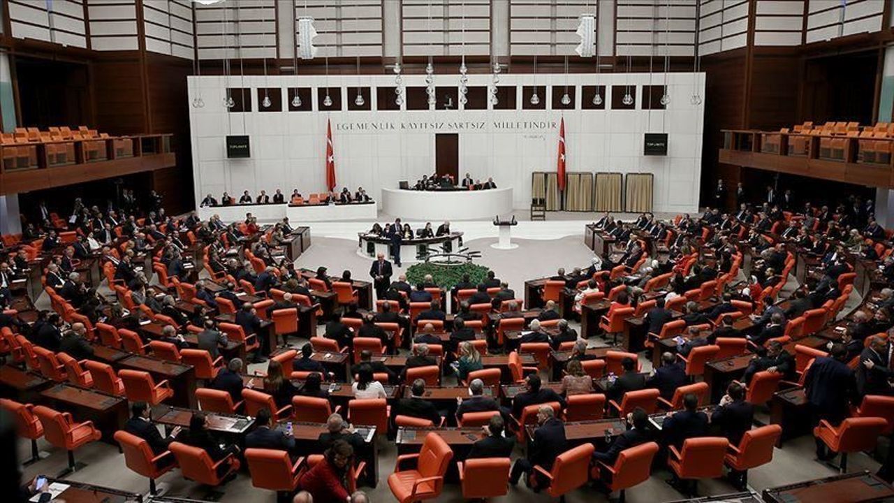 TBMM’de AK Parti ve CHP’nin sandalye sayısı yükseldi