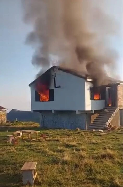 Trabzon'da yayla evinde yangın faciası: 3 kişi feci şekilde can verdi - 1. Resim