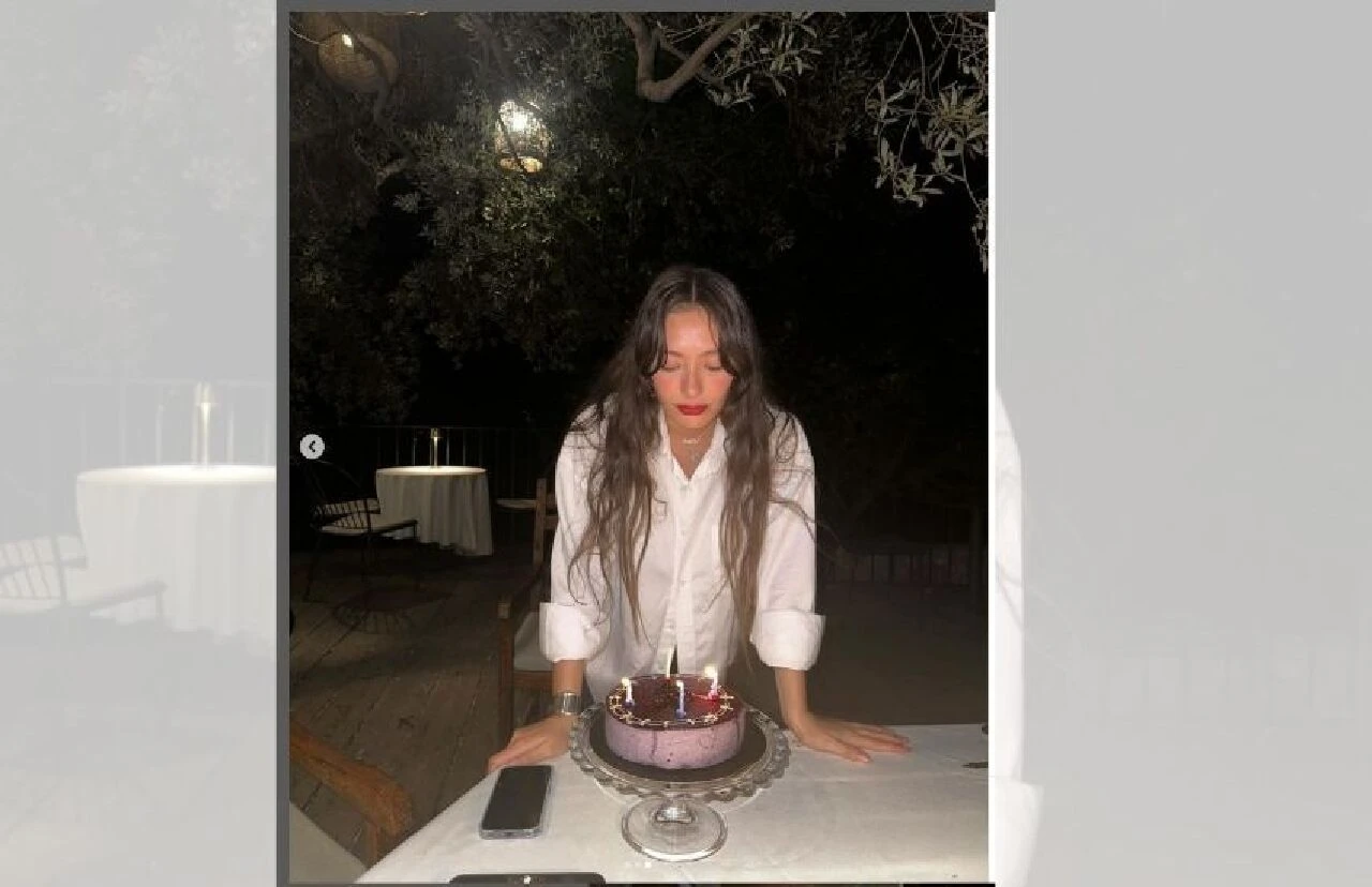 Yapım şirketi batan Kadir Doğulu, romantikliğini konuşturdu! Neslihan Atagül karnı burnunda ilk pozunu paylaştı - 1. Resim