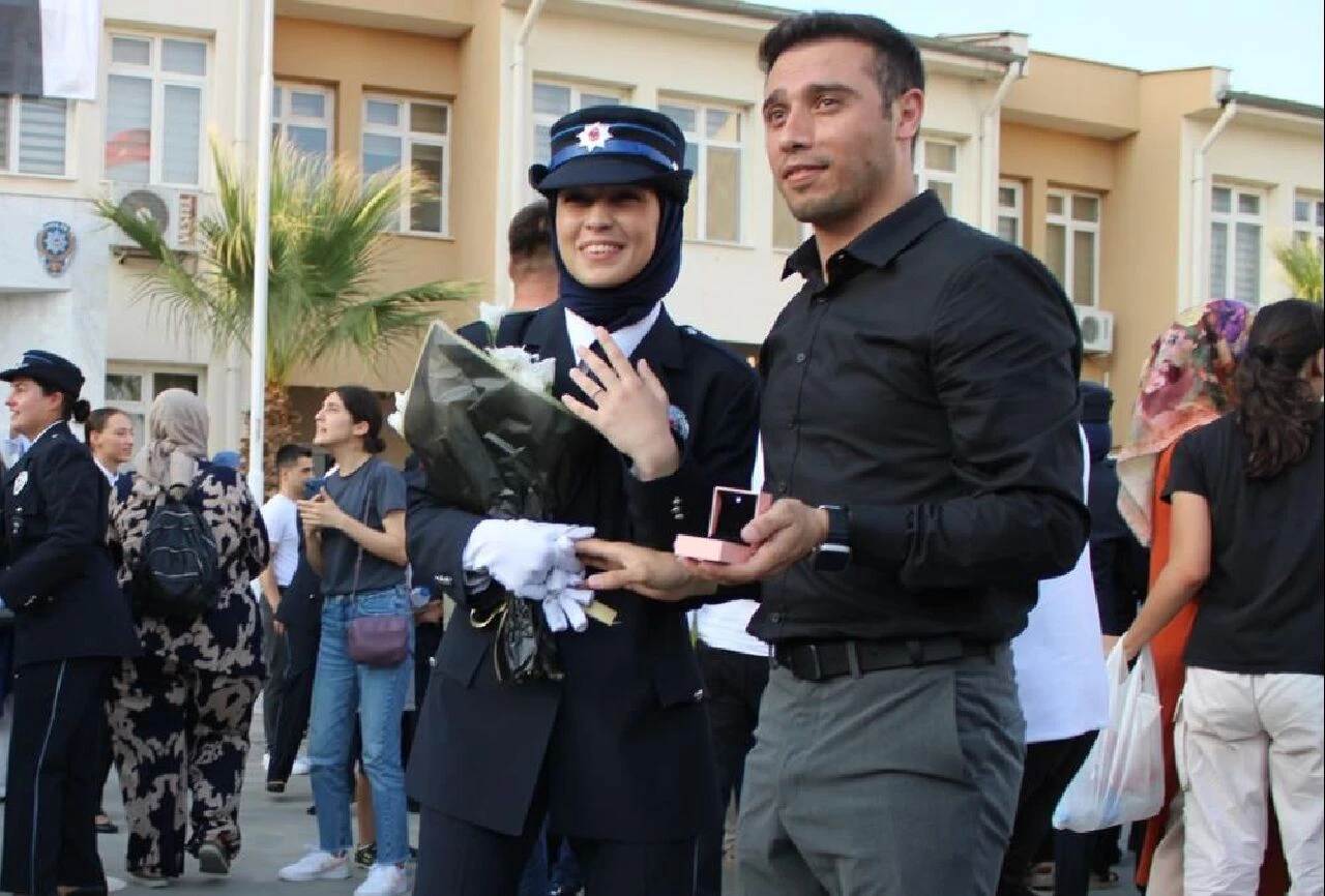 Aydın’da POMEM mezuniyet töreni evlilik teklifiyle taçlandı! - 1. Resim