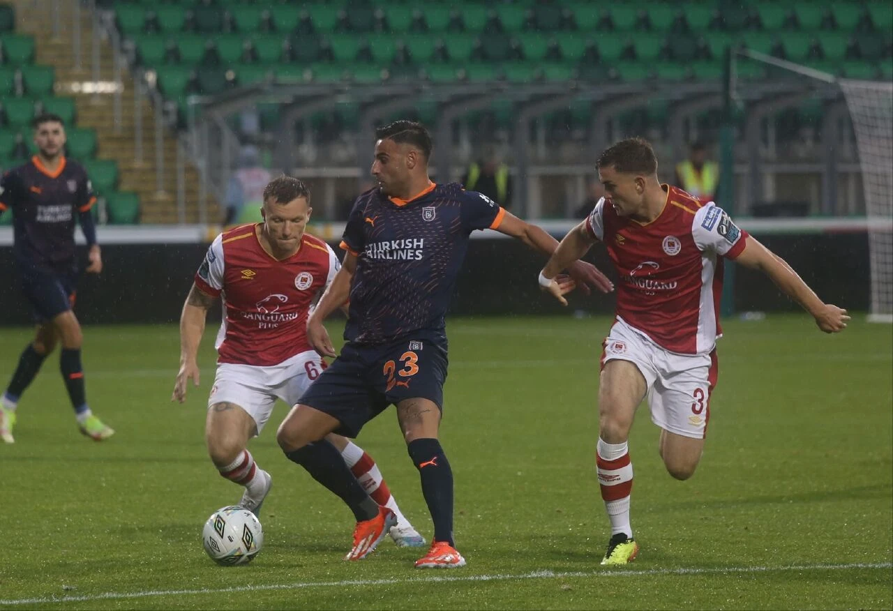 Başakşehir, St. Patrick's ile 0-0 berabere kaldı! Tur İstanbul'a kaldı