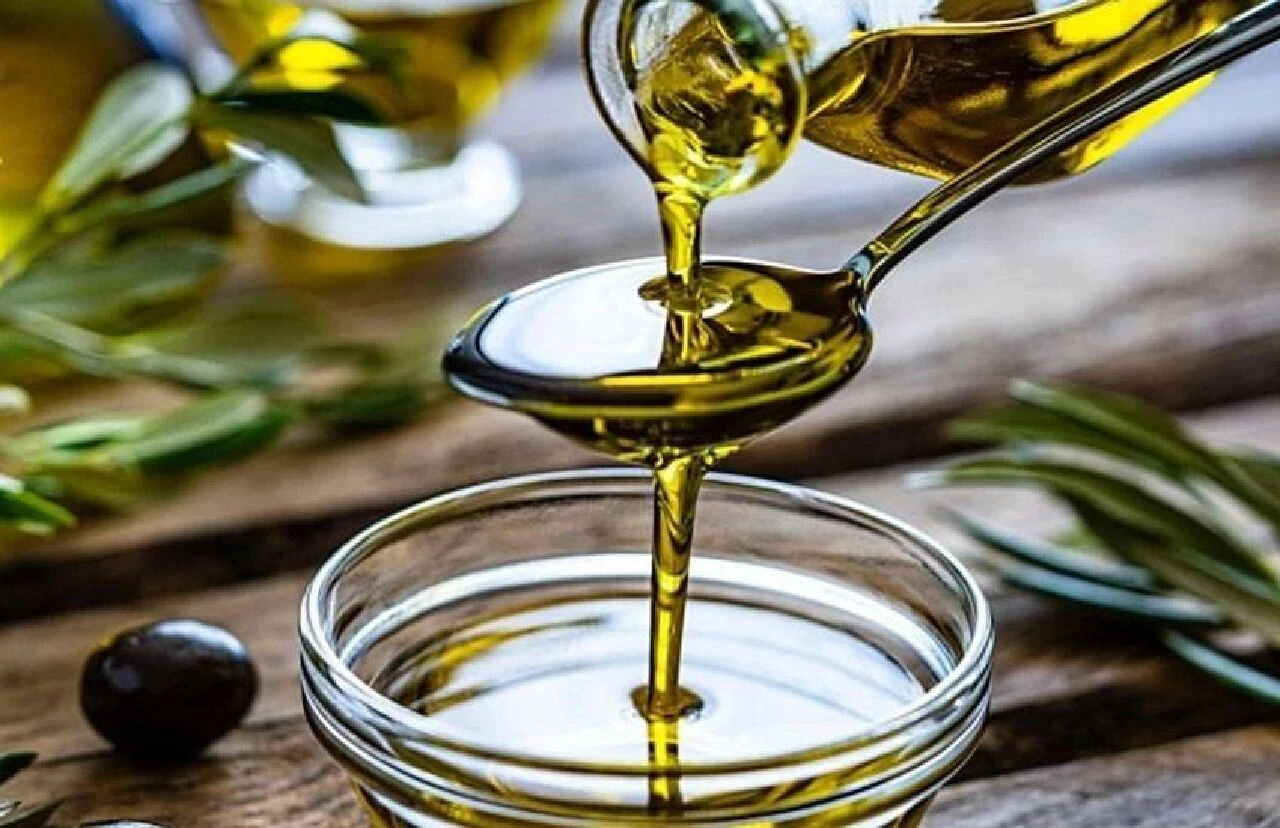 Boğaza takılan çekirdek kabuğu saatlerce uğraştırıyor! Bu yöntemle kurtulabilirsiniz: Bir yemek kaşığı yeter - 2. Resim