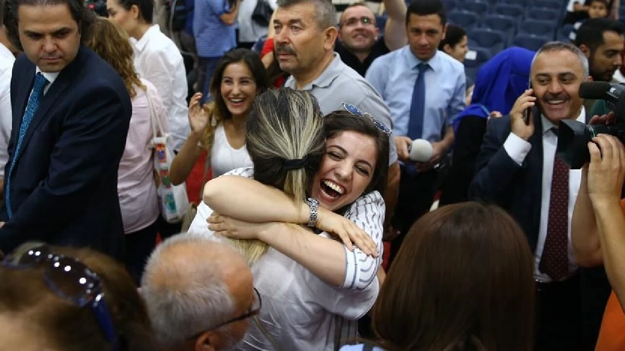 MEB açıkladı: Sözleşmeli öğretmenlerin beklediği sonuçları açıklandı 