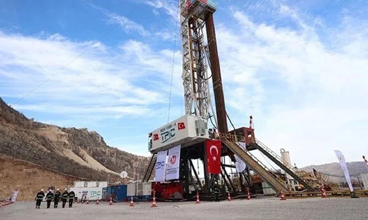 Petrol ve doğalgaz üretiminde rekor! Bakan Bayraktar'dan duyurdu! Enerjide dışa bağımlılık bitecek - 1. Resim