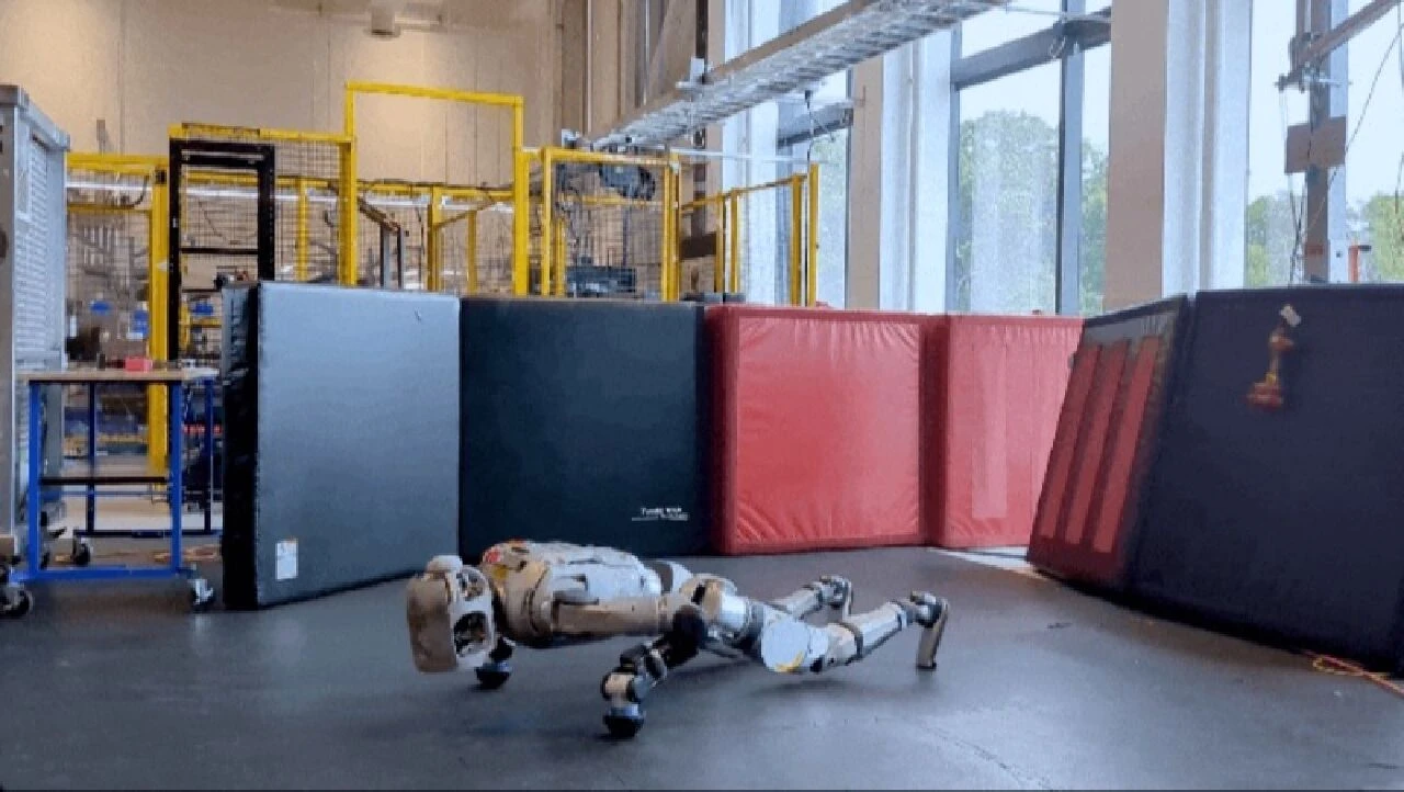 Boston Dynamics'ten yeni Atlas videosu geldi: Artık şınav çekebiliyor - 1. Resim